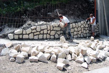 Trojer muro di pietra
